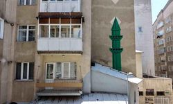 Uzaktan görenler minare zannediyor