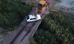 Otomobil dereye devrildi! Çok sayıda ölü ve yaralı