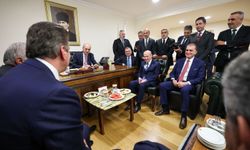 Bahçeli'den Meclis Başkanı Kurtulmuş'a anlamlı hediye