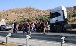 Peş peşe korkunç kazalar! 5 km trafik oluştu