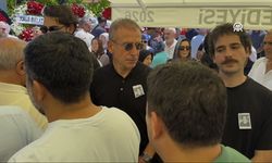 Abdullah Avcı'nın acı günü! Annesini son yolculuğuna uğurladı