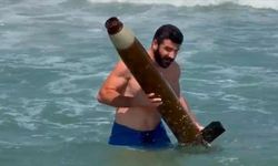 Denize girdi, hayatının şokunu yaşadı! Paniğe sebep oldu