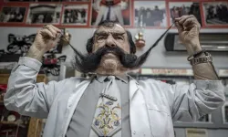 Bıyıkları boyunu aştı! Horasanlı Pala'yı görenler şaşırıyor