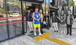 Türk bayrağına küstahlık cezasız kalmadı! İngiliz turist tutuklandı