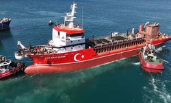 Türk tersanelerinde bir ilk! Yerli gemi suya indirildi