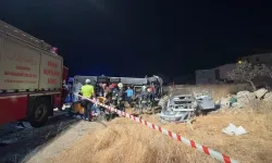 Gaziantep’te feci kaza: Minibüs ve otomobil çarpıştı