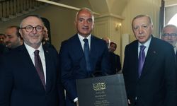 Cumhurbaşkanı Erdoğan'a takdim edildi; Kur'an-ı Kerim tefsiri 23 yılda tamamlandı
