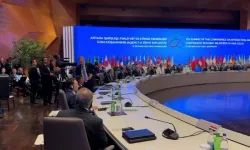 Azerbaycan'da tarihi anlar: Hakan Fidan masayı terk etti