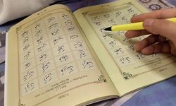 Kız yurdundaki 2 öğrenci 3 haftada Kur’an-ı Kerim okumaya başladı