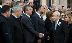 Birbirlerinin yüzüne bile bakmadılar! Özel-Kılıçdaroğlu cenazede buluştu