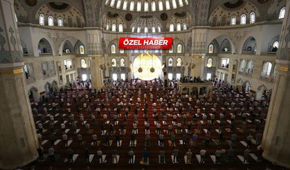 Namaza başlamak için ezanın bitmesini beklemek şart mı?