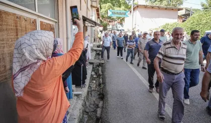 Kadınlar yönetime el koydu! Erkeklerin köye girişi yasaklandı