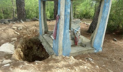 Kaçak kazı şoku! 300 yıllık türbe delik deşik edildi