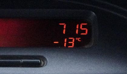 Kars -13’ü gördü! Araç camları buz tuttu