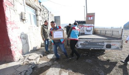 Kaymakamdan genç çiftlere destek