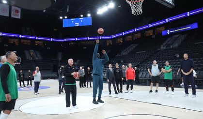 Erdoğan Shaquille O'Neal ile basketbol oynadı