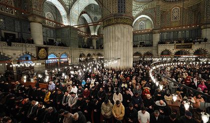 Kadir Gecesi 81 ilimizde dualarla idrak edildi