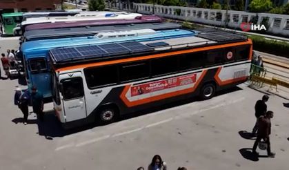 Hurdadan aldıkları otobüsü milyonluk karavana dönüştürdüler
