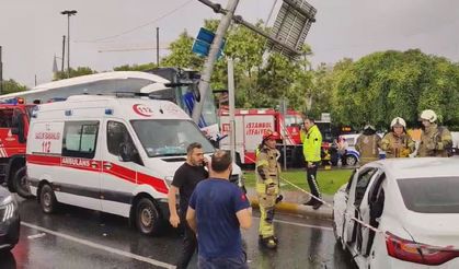 İstanbul'da yolcu otobüsü kaza yaptı! Yaralılar var