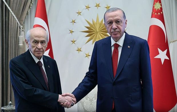 Bahçeli'den Erdoğan'a dikkat çeken hediye