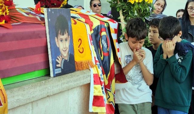 Galatasaraylı Minik Yiğit Son Yolculuğuna Gözyaşlarıyla Uğurlandı