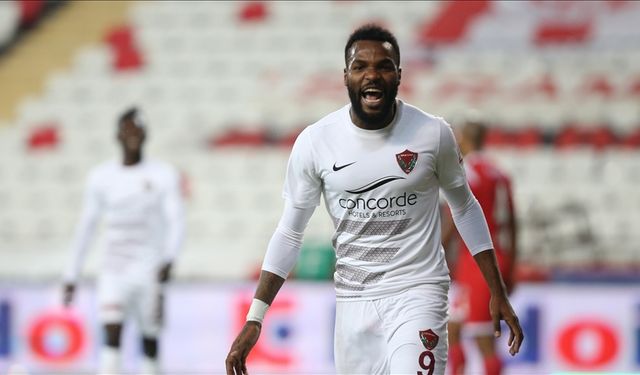 Süper Lig'in eski gol kralı 11.kattan düşerek hayatını kaybetti
