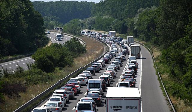 Kurban Bayramı tatili dönüşü yollarda trafik oluştu