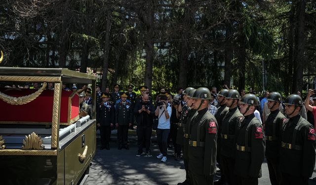 Şehitlerimiz son yolculuklarına uğurlandı: "Ümit öldü ancak ümitler ölmez"