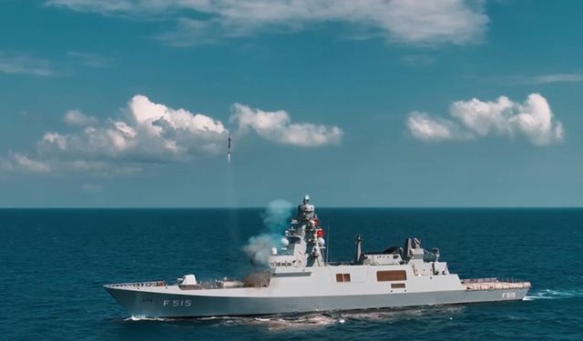 Mavi Vatan'da gövde gösterisi! TCG İSTANBUL'dan ateşlendi