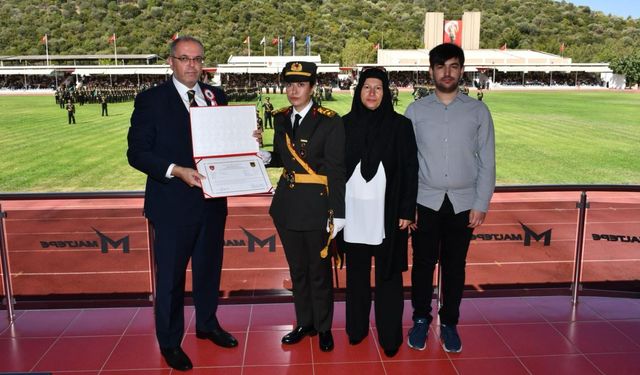 Şehit Ömer Halisdemir'in kızının gurur günü...