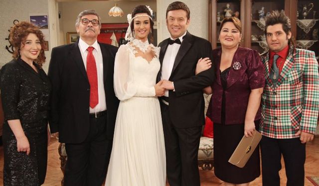 Ünlü oyuncu sosyal medyadan sitem etti: Kendini burjuva sayan cahil lümpenler...
