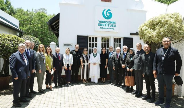 Emine Erdoğan'dan Yunus Emre Enstitüsü'ne ziyaret