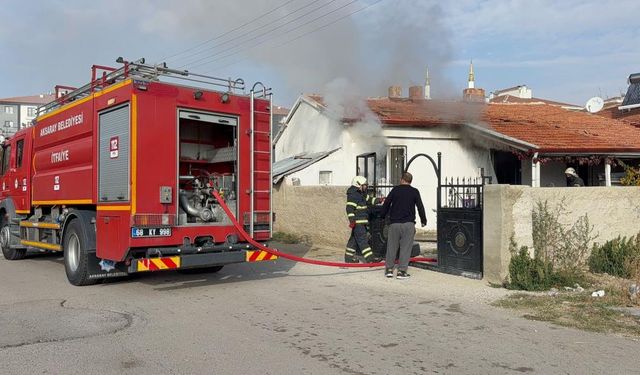 Şoke eden olay! Annesinin evini ateşe verdi