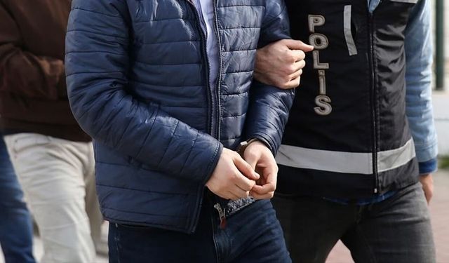 Kırmızı bültenle aranıyorlardı: Yakalanıp Türkiye'ye getirildiler!