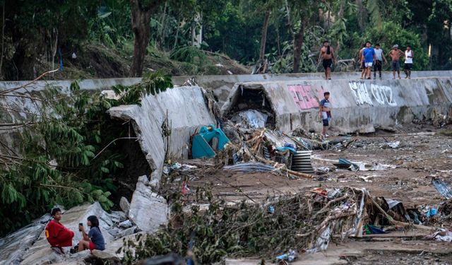 Süper tayfun Filipinler'i vurdu! 1 milyon kişi tahliye edildi