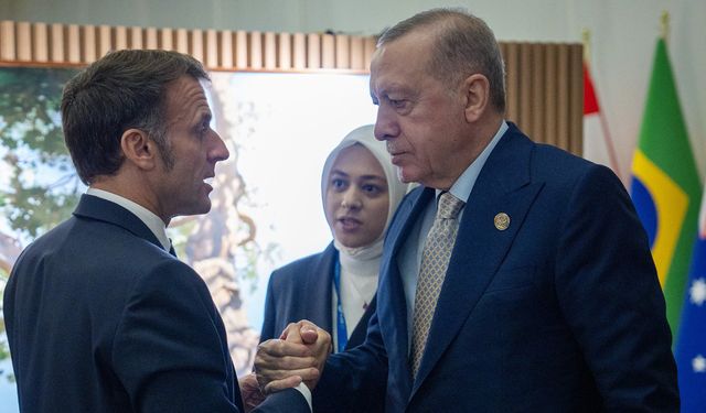 Erdoğan Macron’a ne dedi? Güney Afrika’da o kare