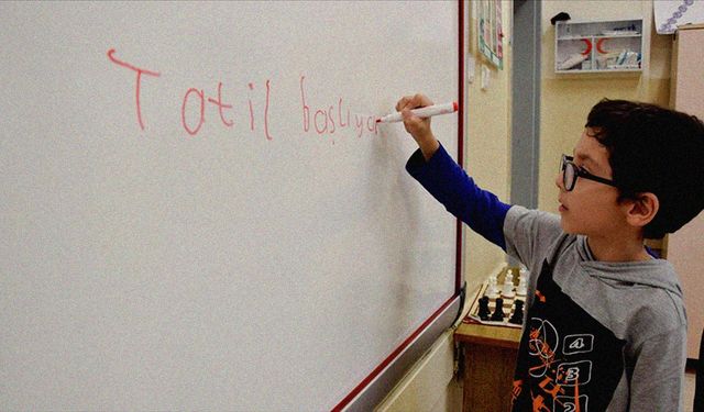 Okullarda ara tatil kalkıyor mu? Bakan Tekin duyurdu!