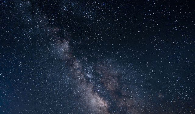 12 milyar yıl öncesine ait dev galaksi keşfedildi!