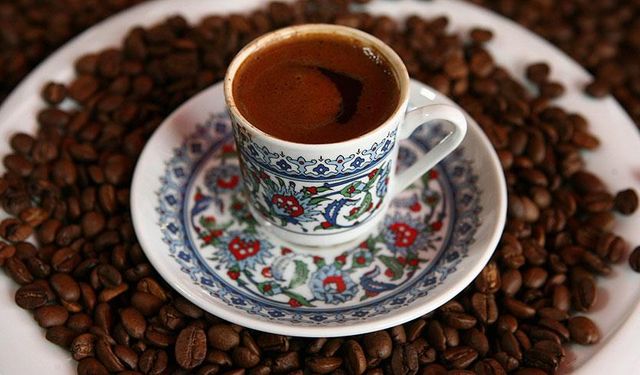 Kahve ve çikolatayı birlikte tüketenler dikkat! Uzmanı uyardı