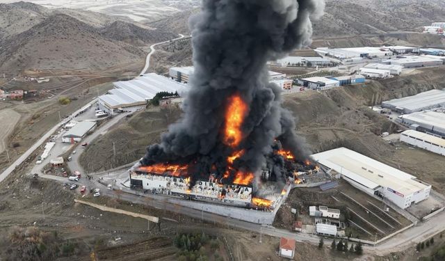 Kimya fabrikasında yangın