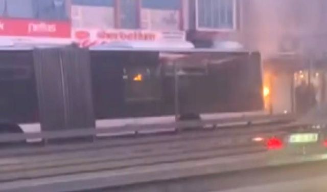 İstanbul’da metrobüs yangını