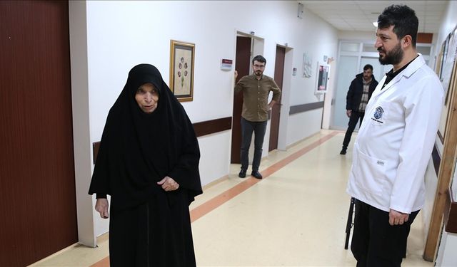 70 yaşında hayatı değişti! Robotik diz ameliyatıyla yeniden yürüdü