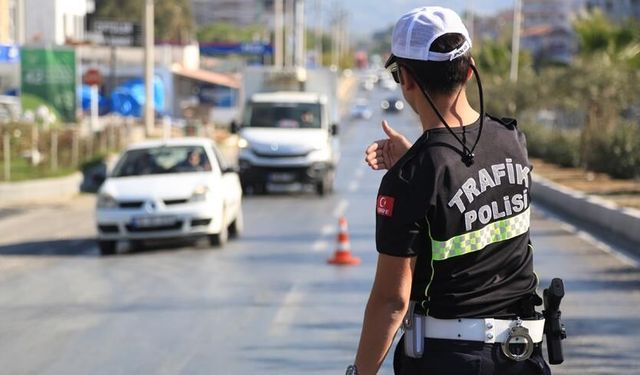 Trafiğe çıktığına pişman oldu! Yediği ceza dudak uçuklattı