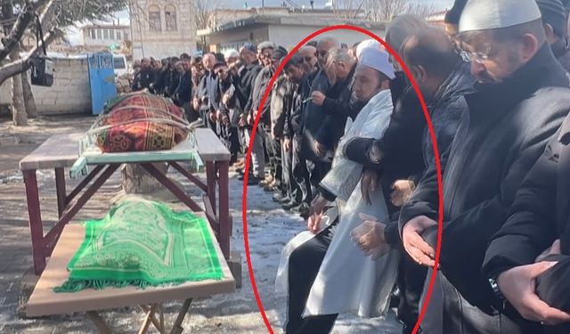 En acı görev! İmam kardeşi ve ailesinin cenaze namazını kıldırırken fenalaştı