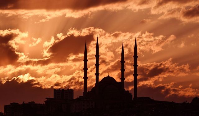 İstanbul, Ankara ve İzmir'de iftar saat kaçta? 2026 akşam ezanı vakitleri