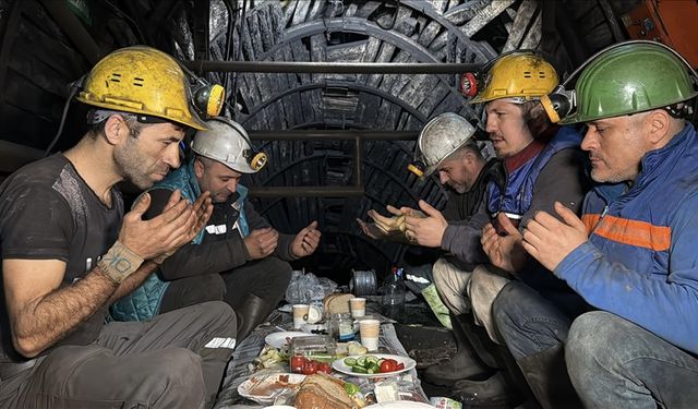 Madenciler ilk sahurlarını yerin metrelerce altında yaptı