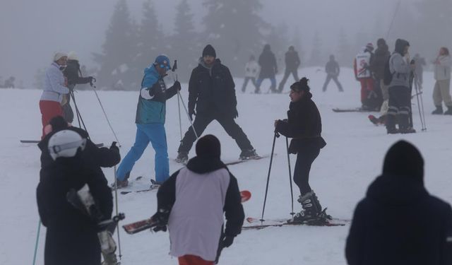 Uludağ’da rekor üstüne rekor! Araç sayısı dudak uçuklattı
