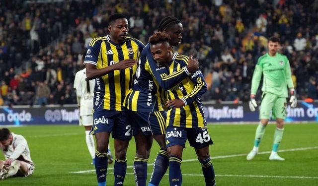 Fenerbahçe 4-1 Gaziantep FK karşısında farklı kazandı! Yıldız futbolcudan hat-trick