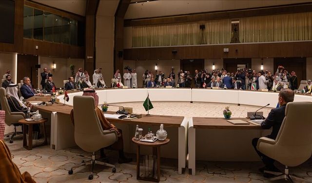 Riyad'da kritik zirve! Türkiye dahil 12 ülkeden İran'a çağrı