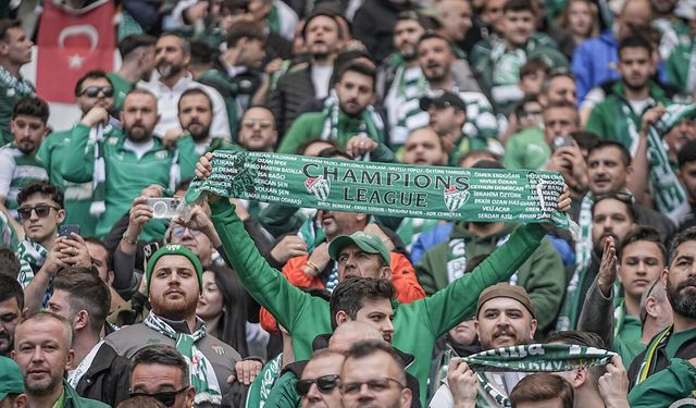 Bursaspor Trendyol 1. Lig'e yükseldi! Gol olup yağdılar